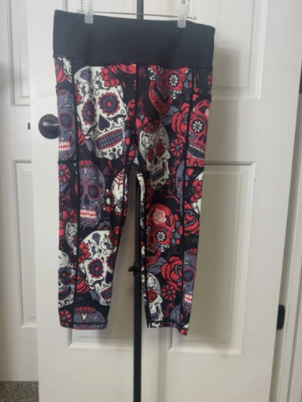 Constantly Varied Gear CVG Large Capri Crossfit Leggings Skulls Women's